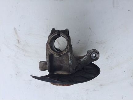 Кулак поворотный передний левый Volkswagen Passat