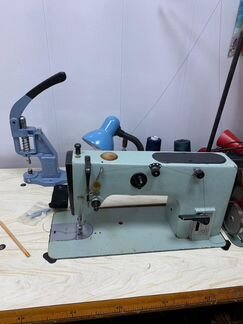 Профессиональная швейная машинка и оверлок