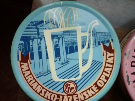 Cтаринные жестяные банки