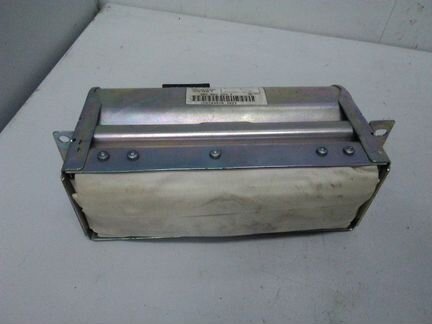 Подушка безопасности в торпедо Volkswagen Passat