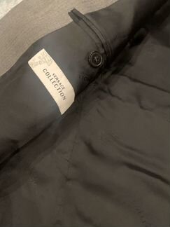 Серый костюм Versace