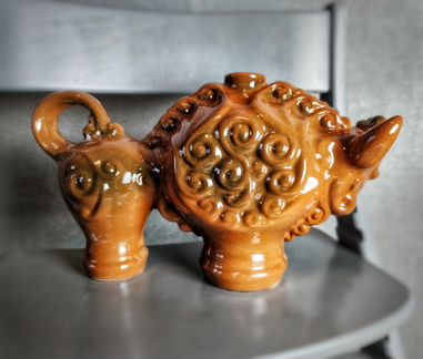 Керамическая ваза Бык с двумя отверстиями