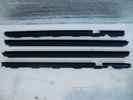 Уплотнитель стекла двери Mercedes GLC X253