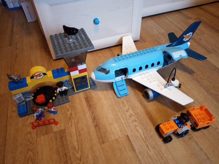 Lego duplo Аэропорт + Почтовый самолёт