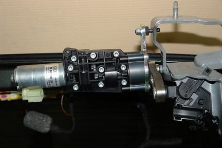 Узел привода крышки багажника Audi Q7 4M 2015