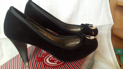 Туфли новые черные замшивые на 35,5 размер