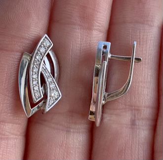 Золотые серьги с бриллиантами 585 пробы