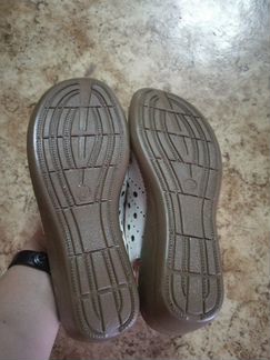 Босоножки кожаные