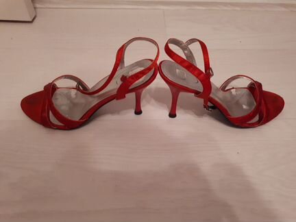 Босоножки красные