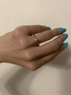 Золотое кольцо с бриллиантом