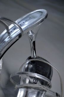 Босоножки женские на каблуке