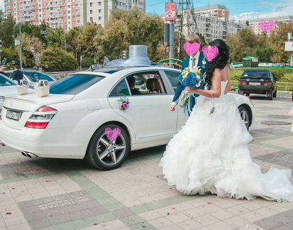Свадебное платье со шлейфом (айвори)