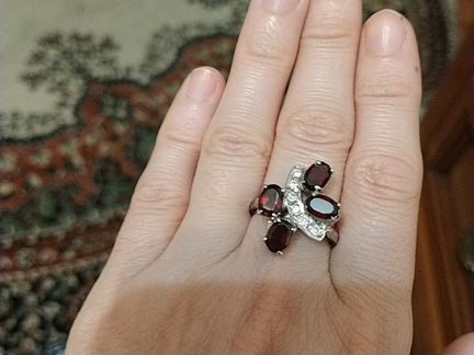 Серебряный комплект с гранатами
