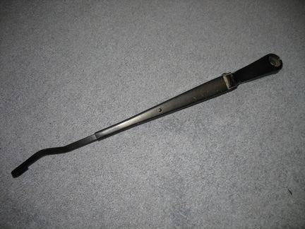 Левый поводок (рычаг) стеклоочистителя Saab 900 NG