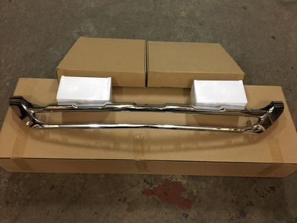 Накладка на бампер передний Mercedes GLK 204 Рест