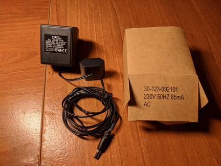 Адаптер питания переменного тока 9V 1000mA