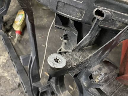 Q7 4L передняя рамка радиаторов, телевизор