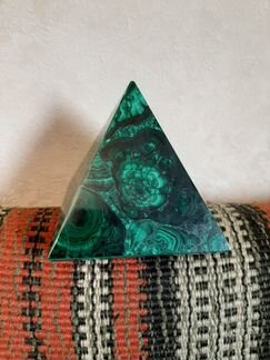 Пирамида малахит 10 см большая