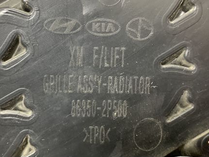 Решетка радиатора KIA Sorento 2