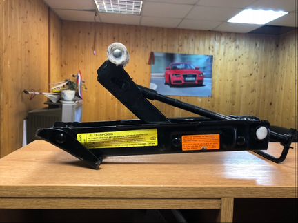 Домкрат 4G0011031F Audi A6 4G C7