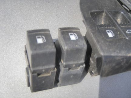 Кнопка открывания бензобака 1J0959833 vw passat b5