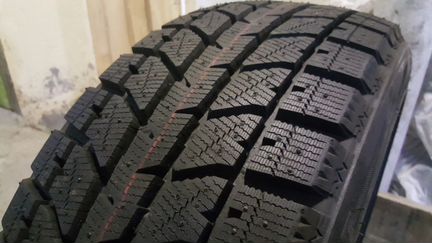 215 45 17 Blizzak WS-70 Bridgestone новая