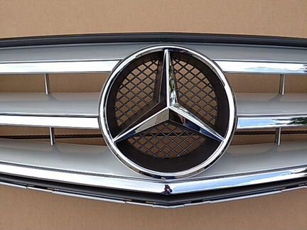 Решетка радиатора Мерседес W 204 A2048800023