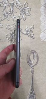 Телефон iPhone 8