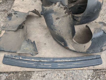 Подкрылок/накладка заднего бампера Freelander 2