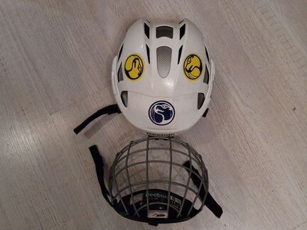Хоккейный шлем