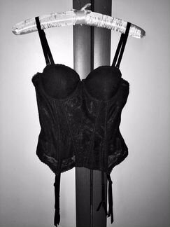 Будуарный корсет из кружева