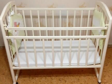 Кровать с матрасом