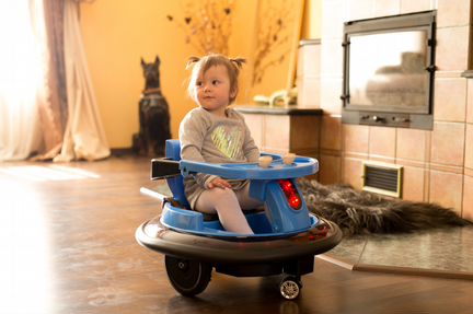 Электромобиль от 1 года летающая тарелка Космобот