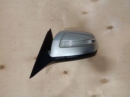 Левое зеркало на Mercedes-Benz W204 дорестайлинг