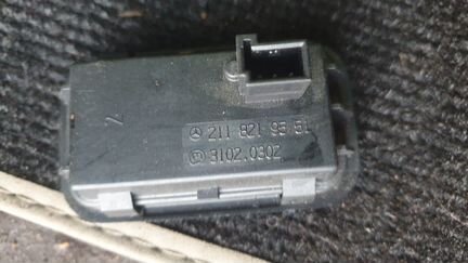 Кнопка закрытия багажника Mercedes X164 W212 W211