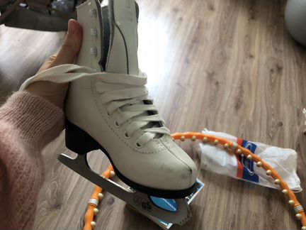 Фигурные коньки для девочки