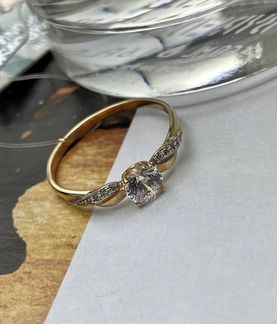 Новое золотое кольцо с фианитами Swarovski
