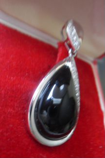 Подвеска С чёрным ониксом И цирконами. серебро 925