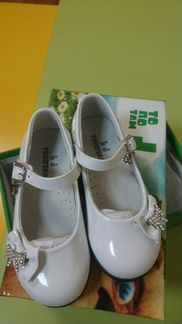 Белые туфли для девочек праздничные 26-27 новые