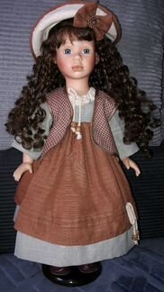 Фарфоровая кукла