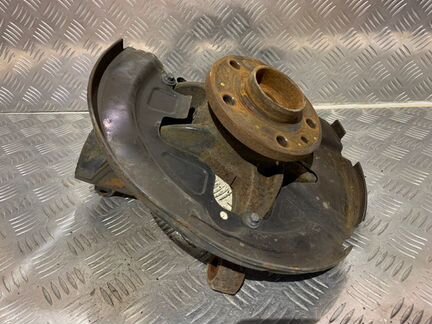 Кулак поворотный передний правый Volvo V70 II 3.0