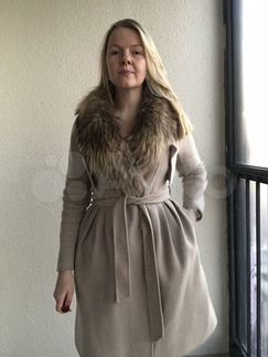 Пальто с меховым воротником