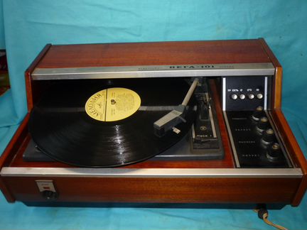 Электрофон 3-х скоростной отлично работ 