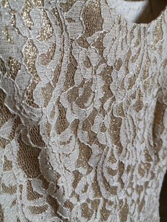 Шикарное золотое платье, чтобы блистать