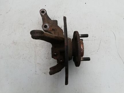 Пов-ый кулак передний правый Nissan Almera B10